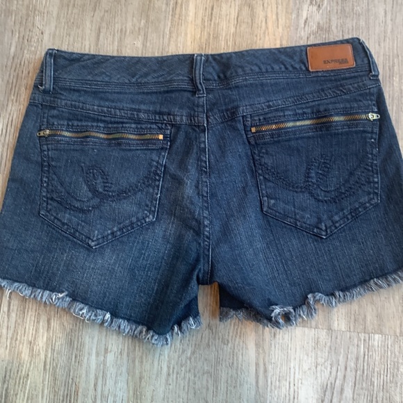 Express cutoff Jean shorts - Picture 6 of 7